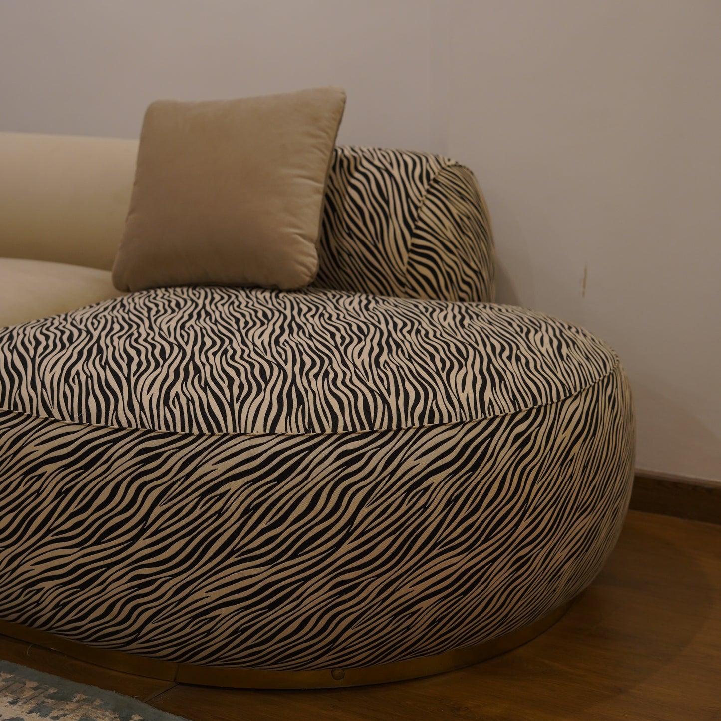 GLORIA Living Room